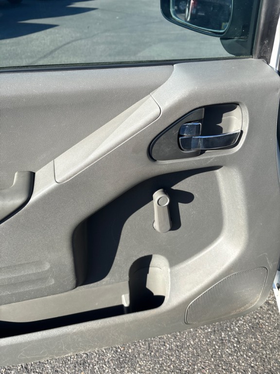 2016 Nissan Frontier Image 9