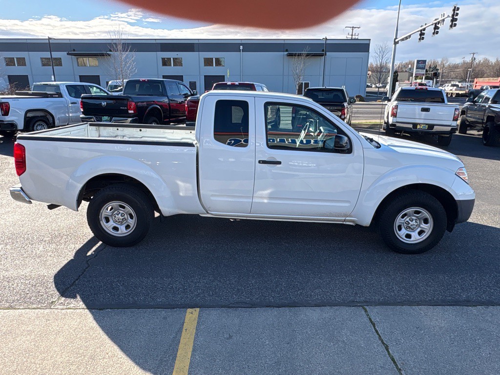 2016 Nissan Frontier Image 5