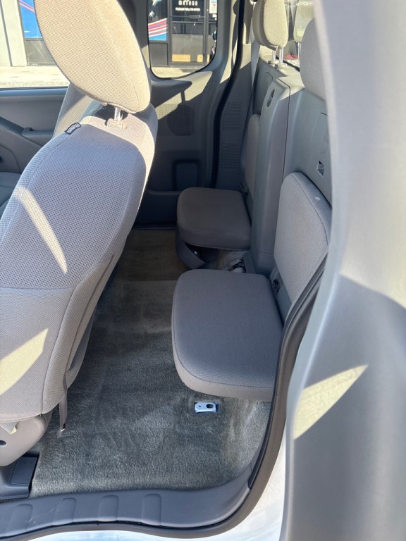 2016 Nissan Frontier Image 8