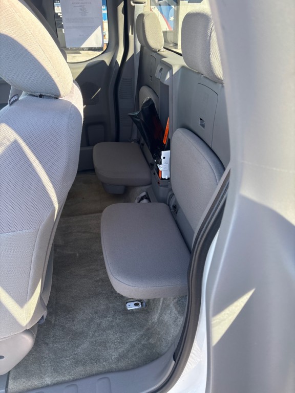 2016 Nissan Frontier Image 11