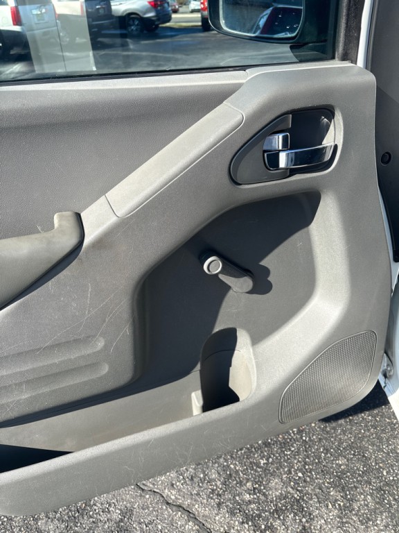 2016 Nissan Frontier Image 12