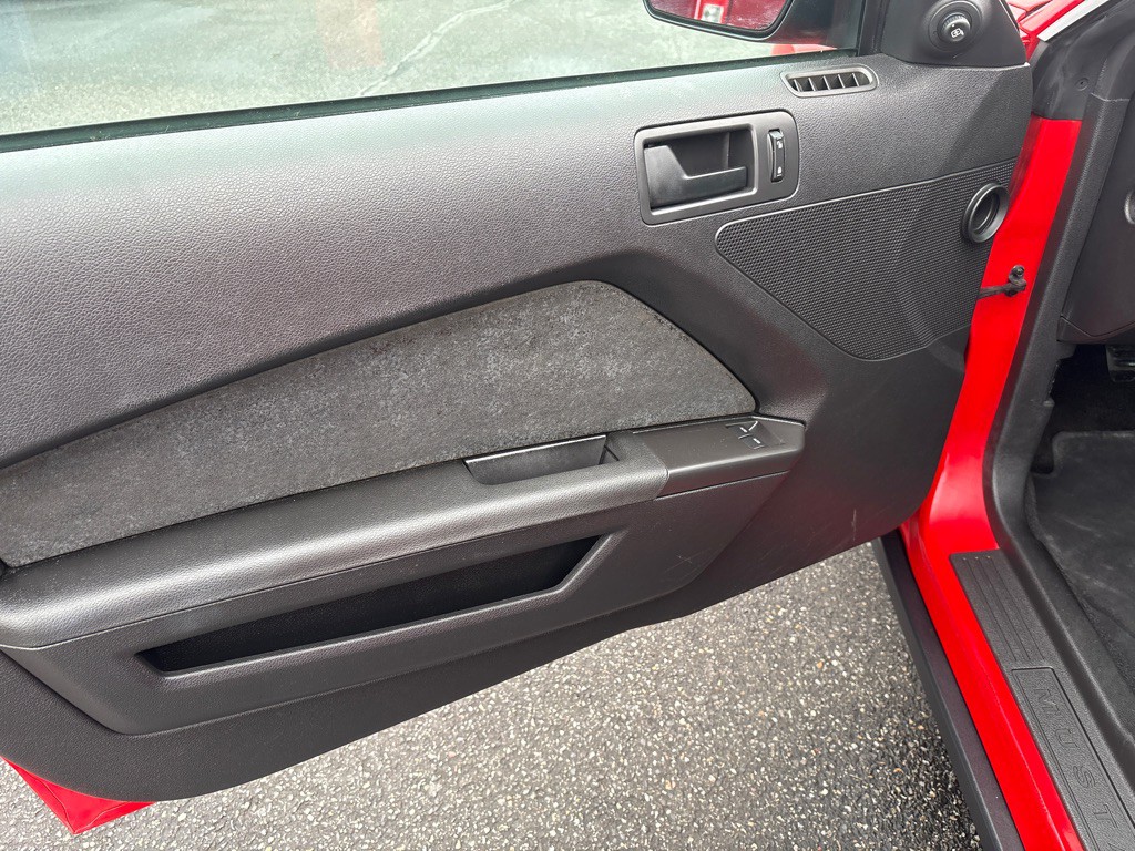 2012 Ford Mustang Image 12