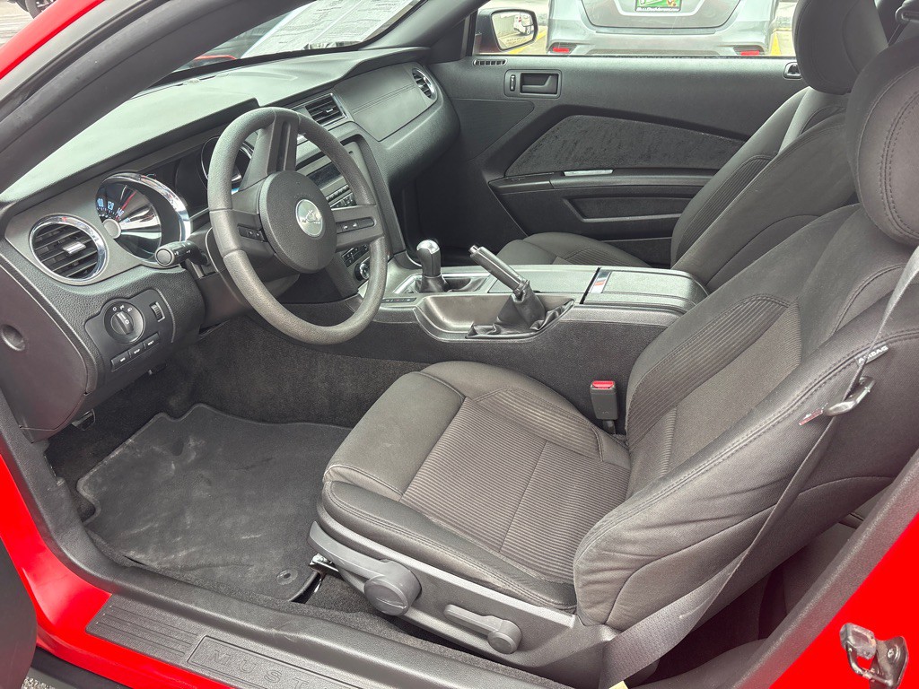 2012 Ford Mustang Image 13