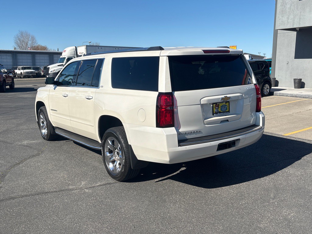 2015 Chevrolet Suburban Image 3