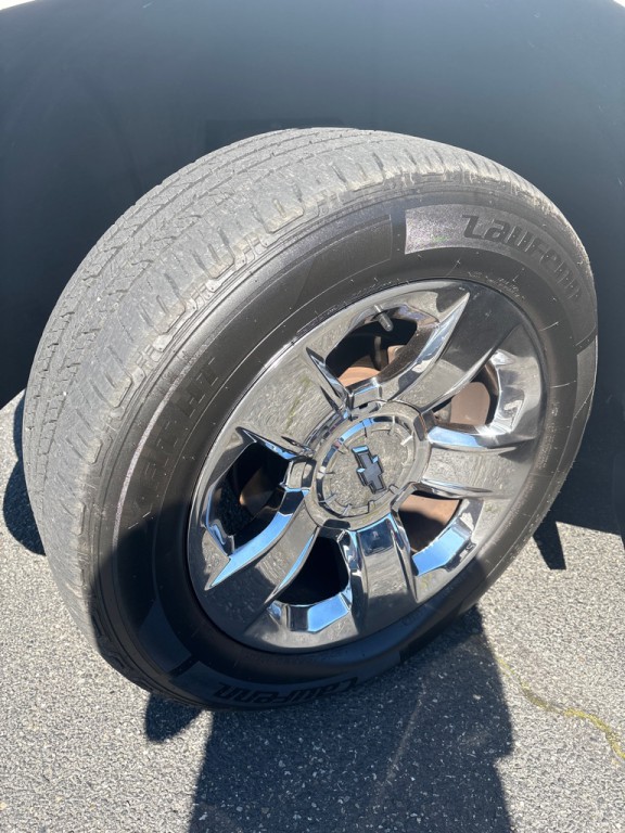 2015 Chevrolet Suburban Image 9
