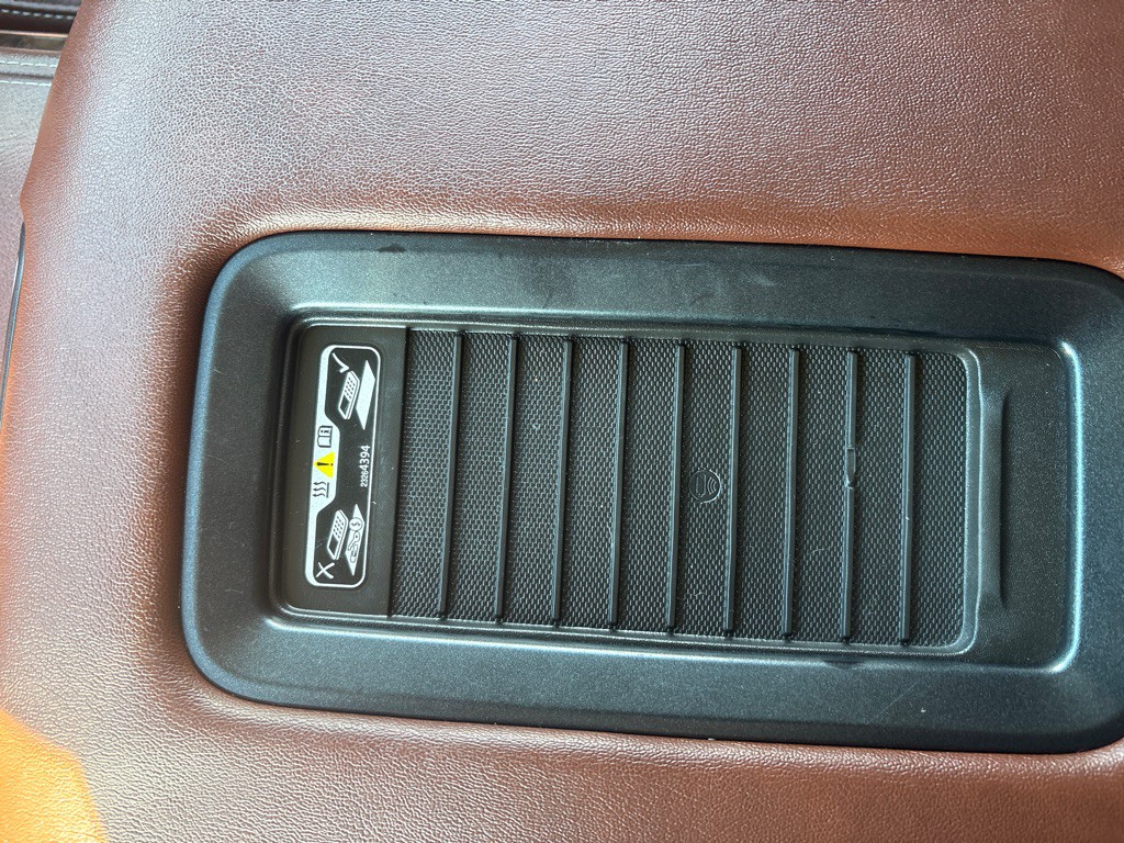 2015 Chevrolet Suburban Image 22