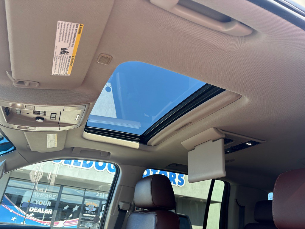 2015 Chevrolet Suburban Image 25