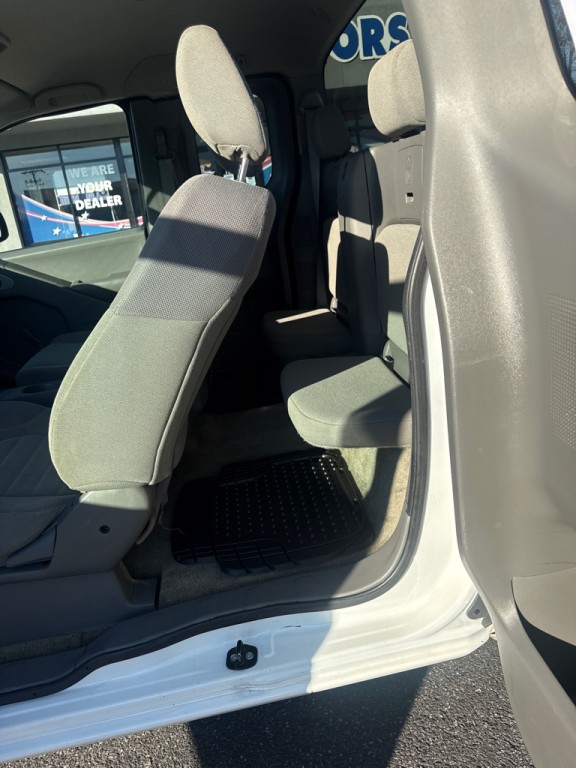 2016 Nissan Frontier Image 10