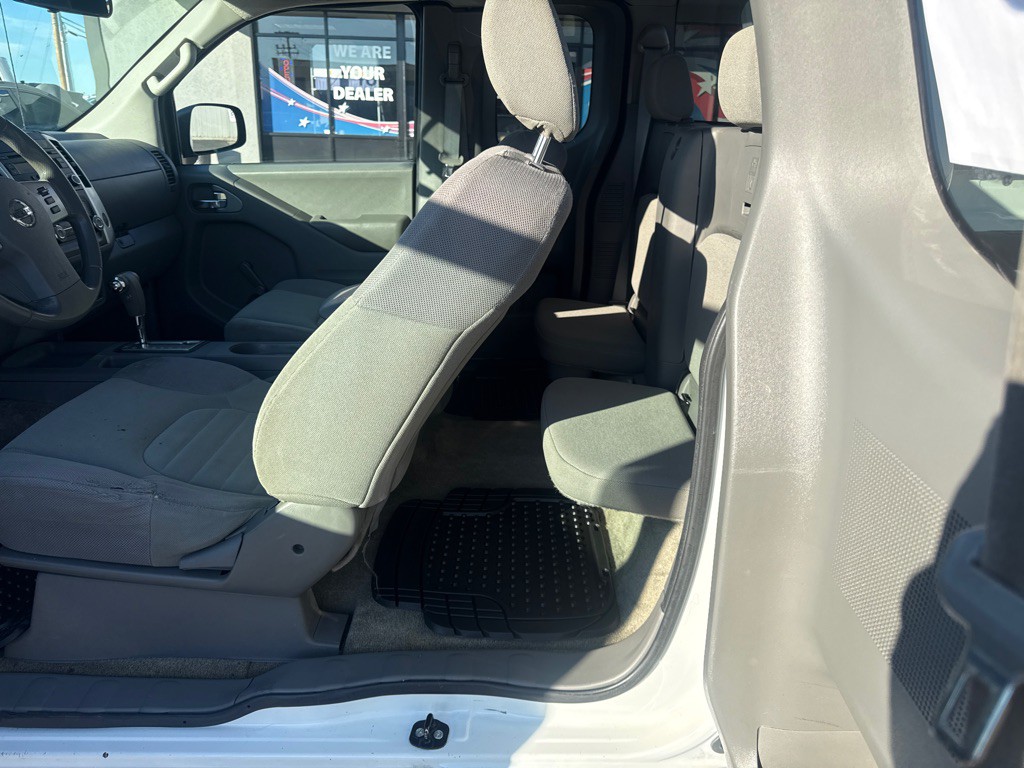 2016 Nissan Frontier Image 11