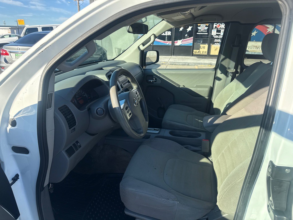 2016 Nissan Frontier Image 9