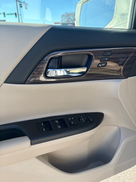 2016 Honda Accord Image 13