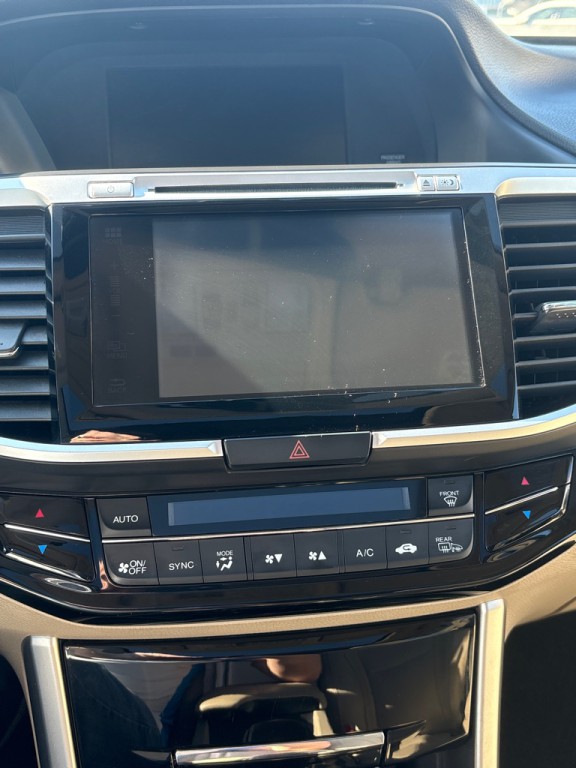 2016 Honda Accord Image 18