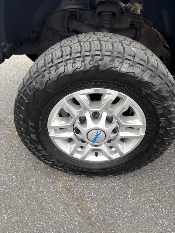 2004 GMC Sierra Image 10