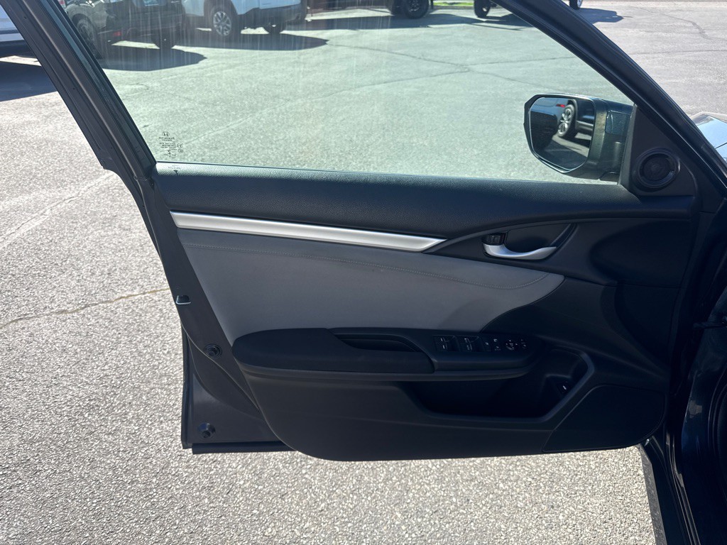 2018 Honda Civic Image 9