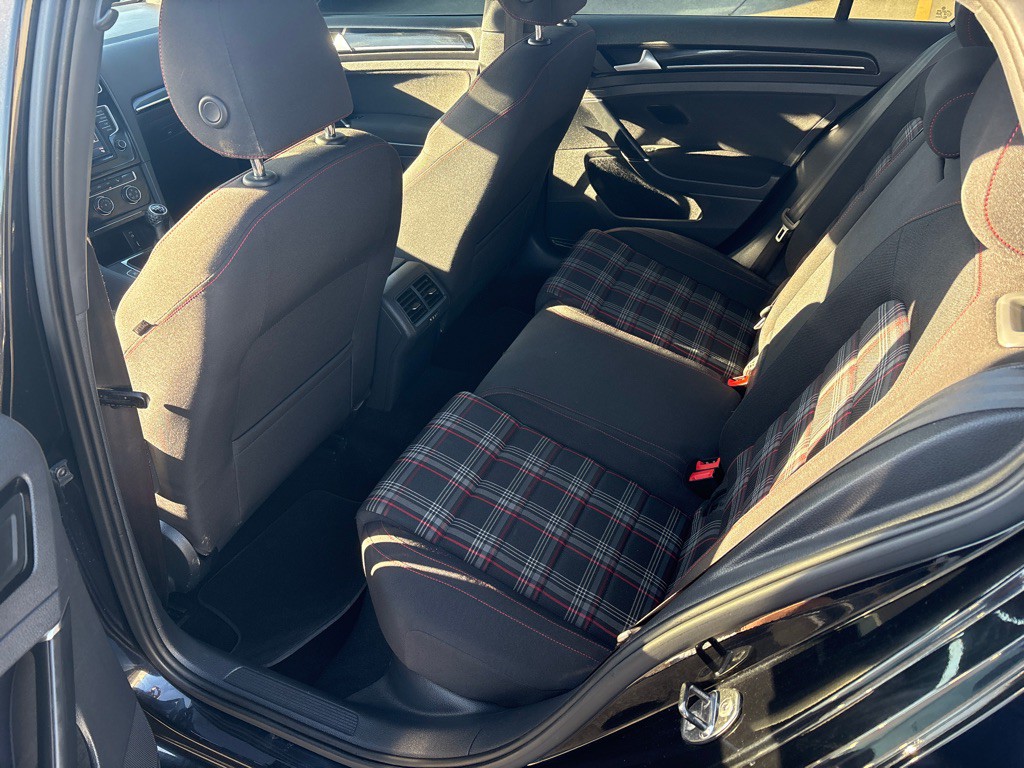 2016 Volkswagen GTI Image 13