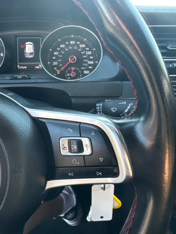 2016 Volkswagen GTI Image 18