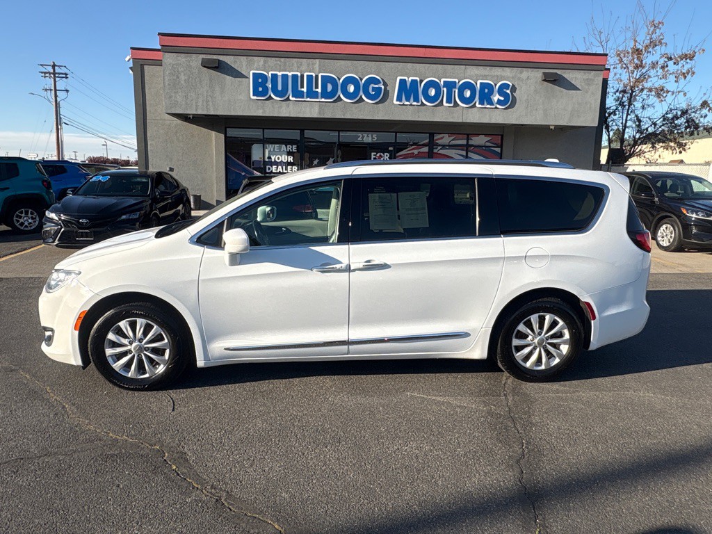 2019 Chrysler Pacifica Image 2