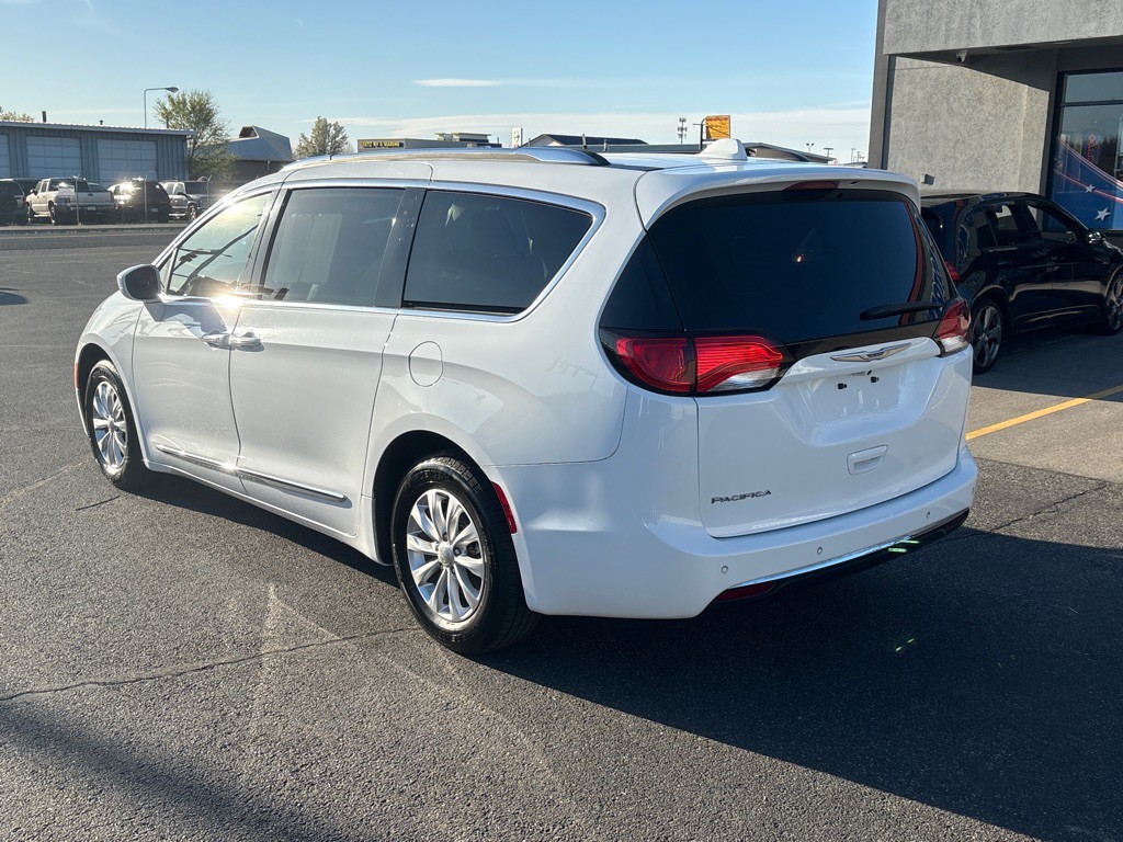 2019 Chrysler Pacifica Image 3