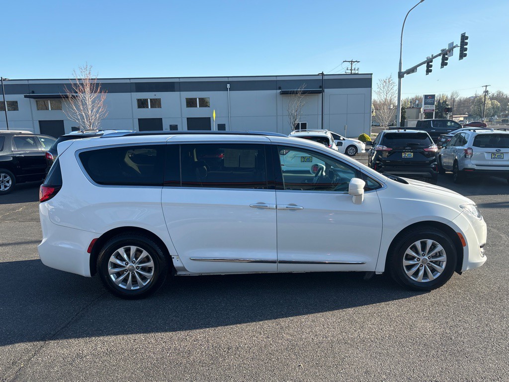 2019 Chrysler Pacifica Image 6