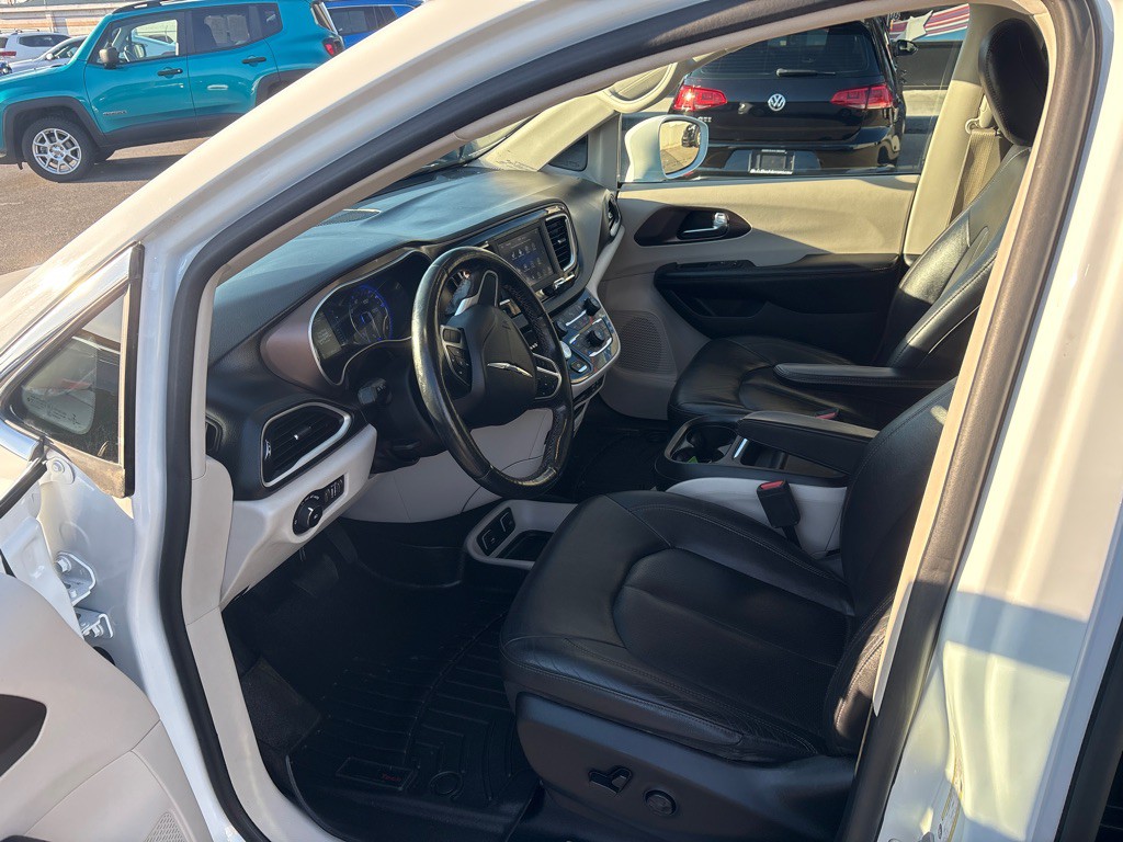 2019 Chrysler Pacifica Image 12