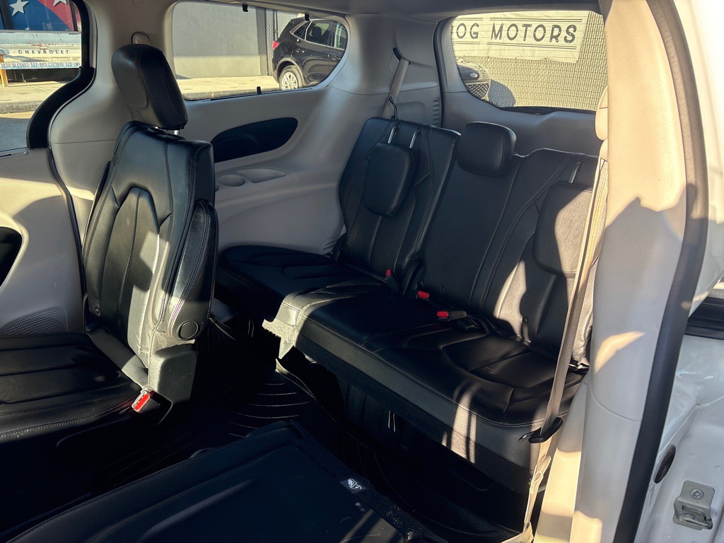 2019 Chrysler Pacifica Image 14
