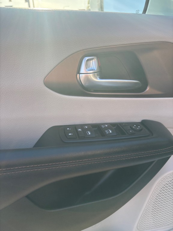 2019 Chrysler Pacifica Image 15