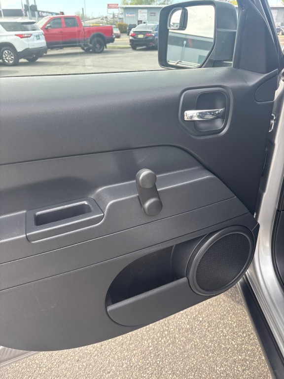 2016 Jeep Patriot Image 10