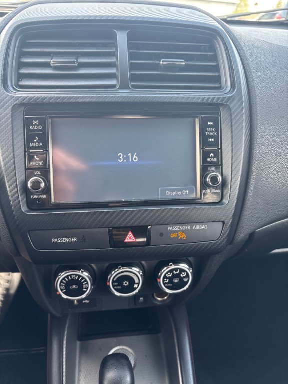2018 Mitsubishi Outlander Image 16