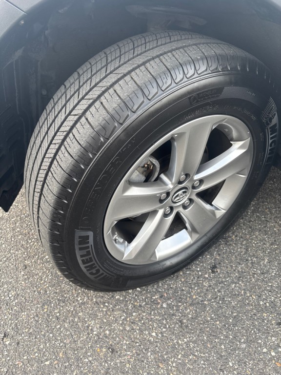 2015 Toyota Rav4 Image 9