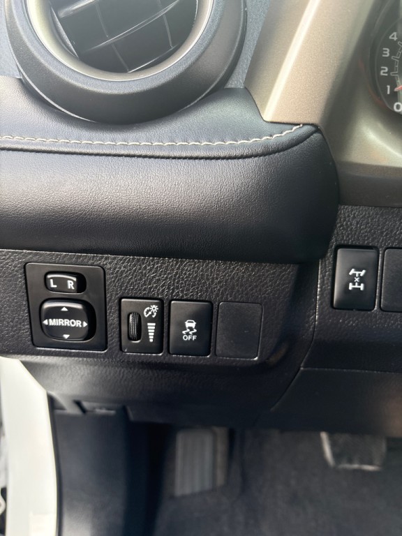 2015 Toyota Rav4 Image 16