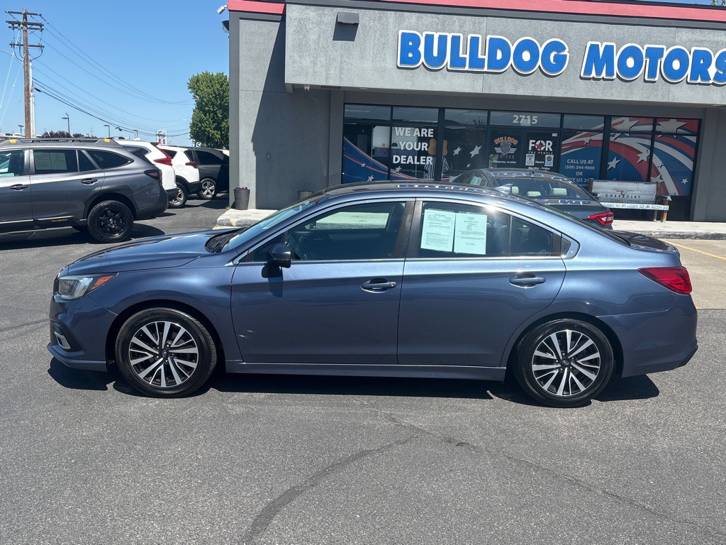 2018 Subaru Legacy Image 2