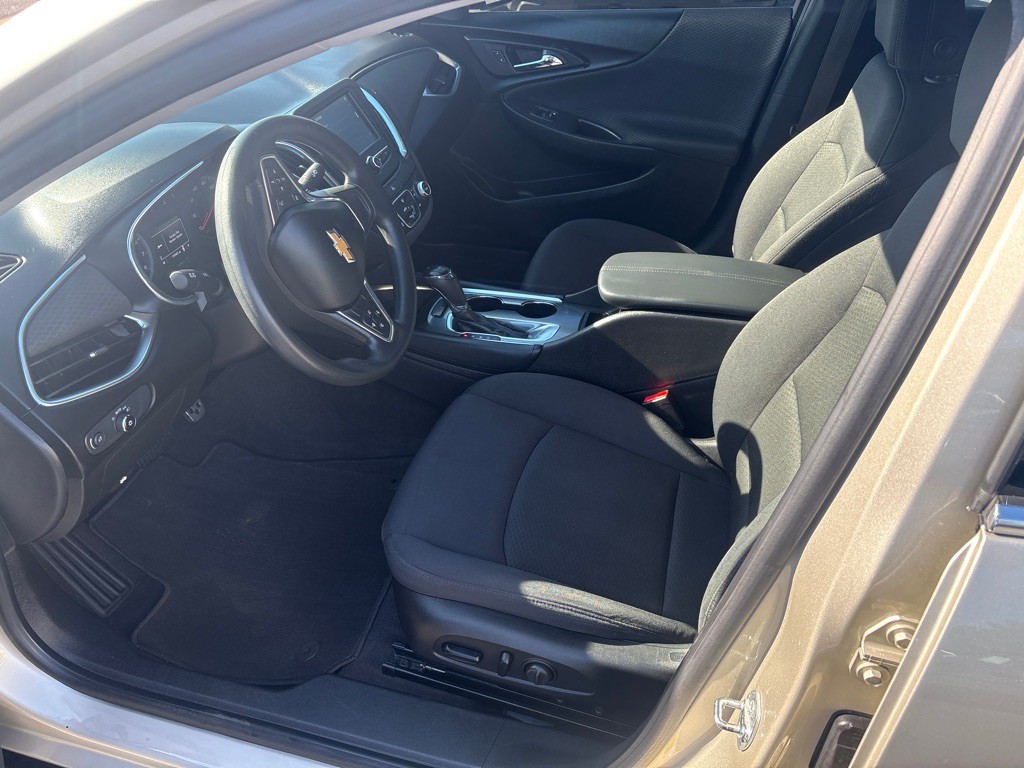 2016 Chevrolet Malibu Image 12
