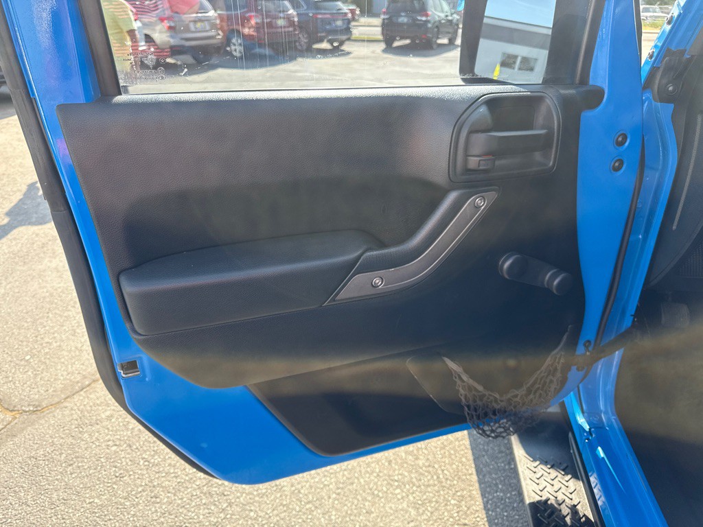 2011 Jeep Wrangler Image 10