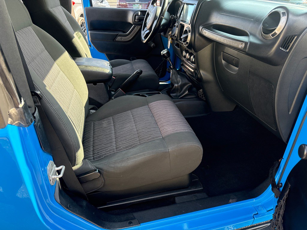 2011 Jeep Wrangler Image 15