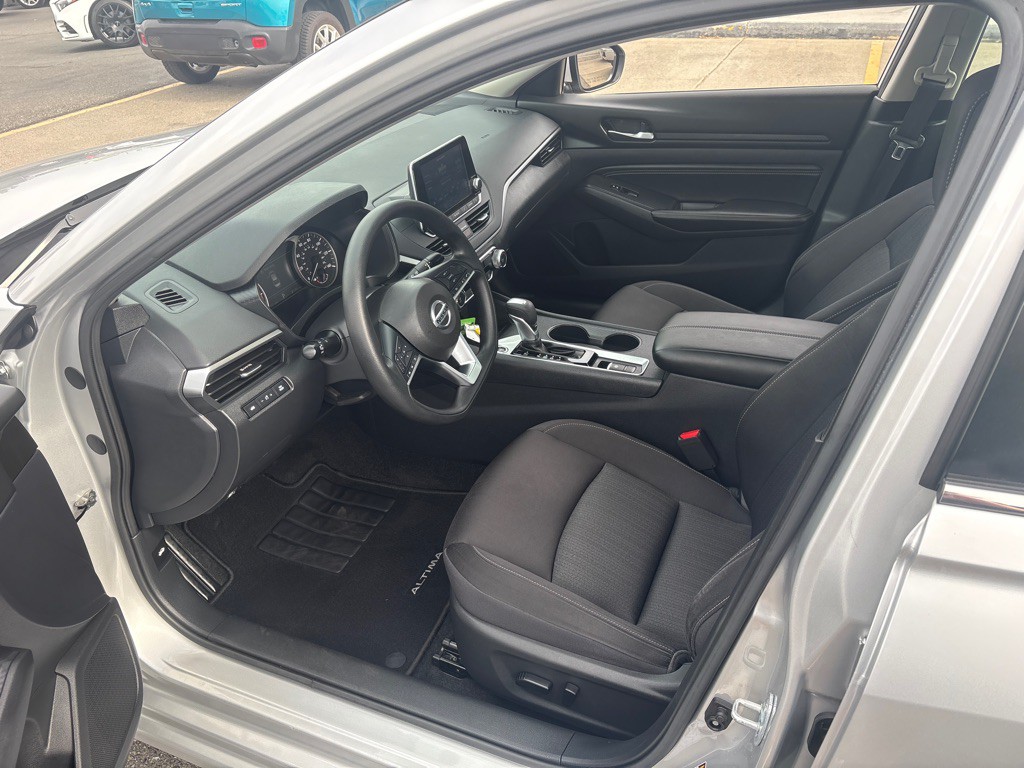 2019 Nissan Altima Image 12