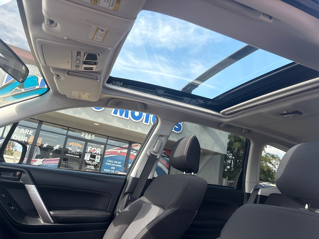 2017 Subaru Forester Image 14