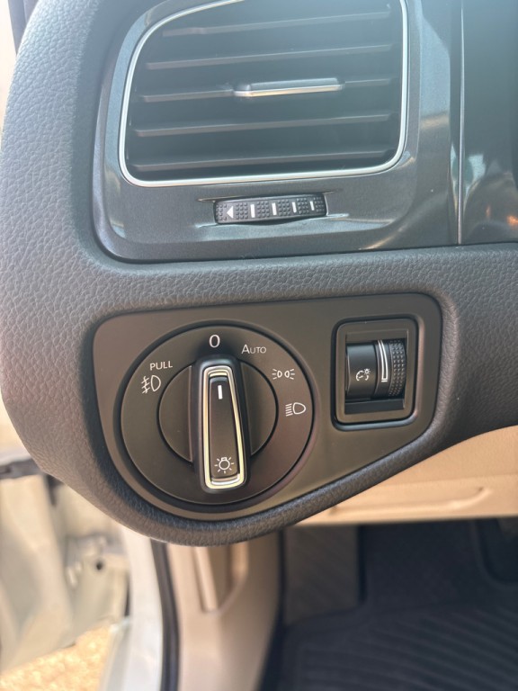 2019 Volkswagen Golf Image 16