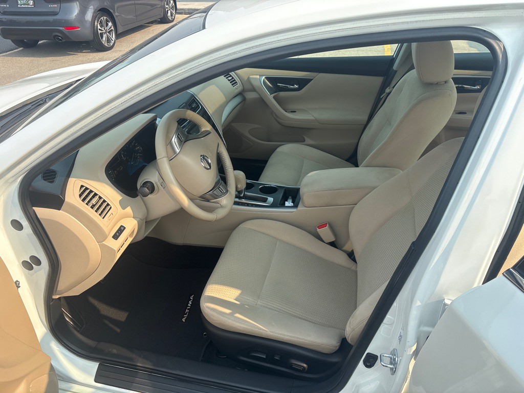 2015 Nissan Altima Image 12