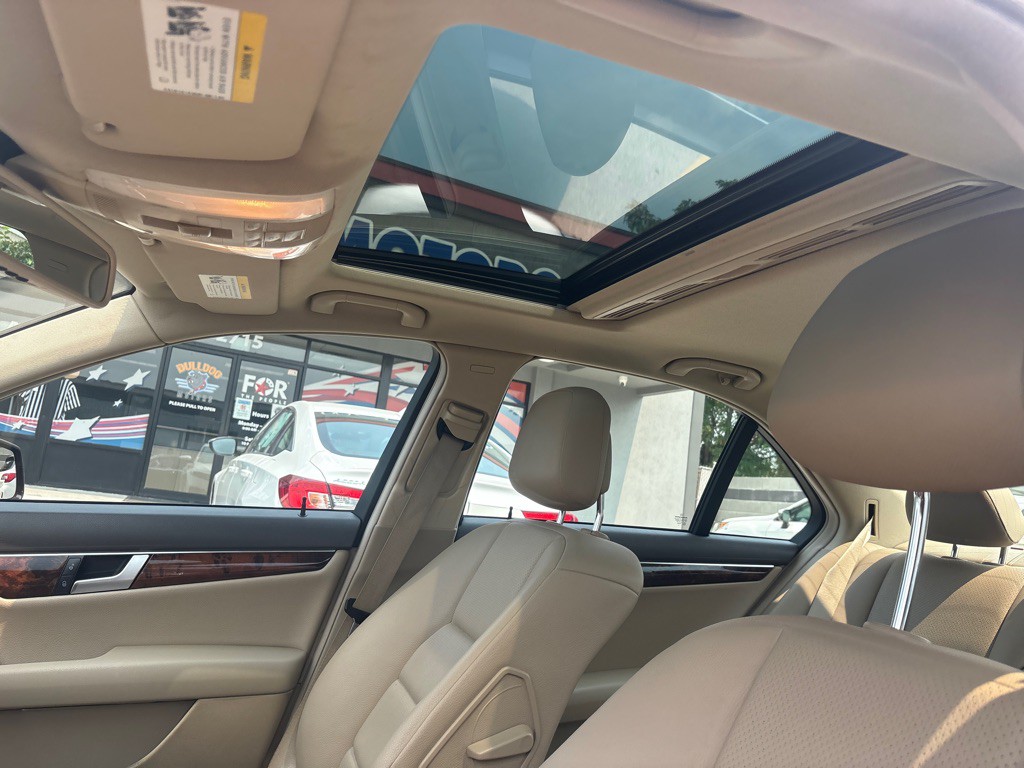 2012 Mercedes-Benz C-Class Image 21
