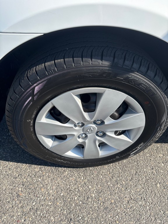 2009 Hyundai Accent Image 9
