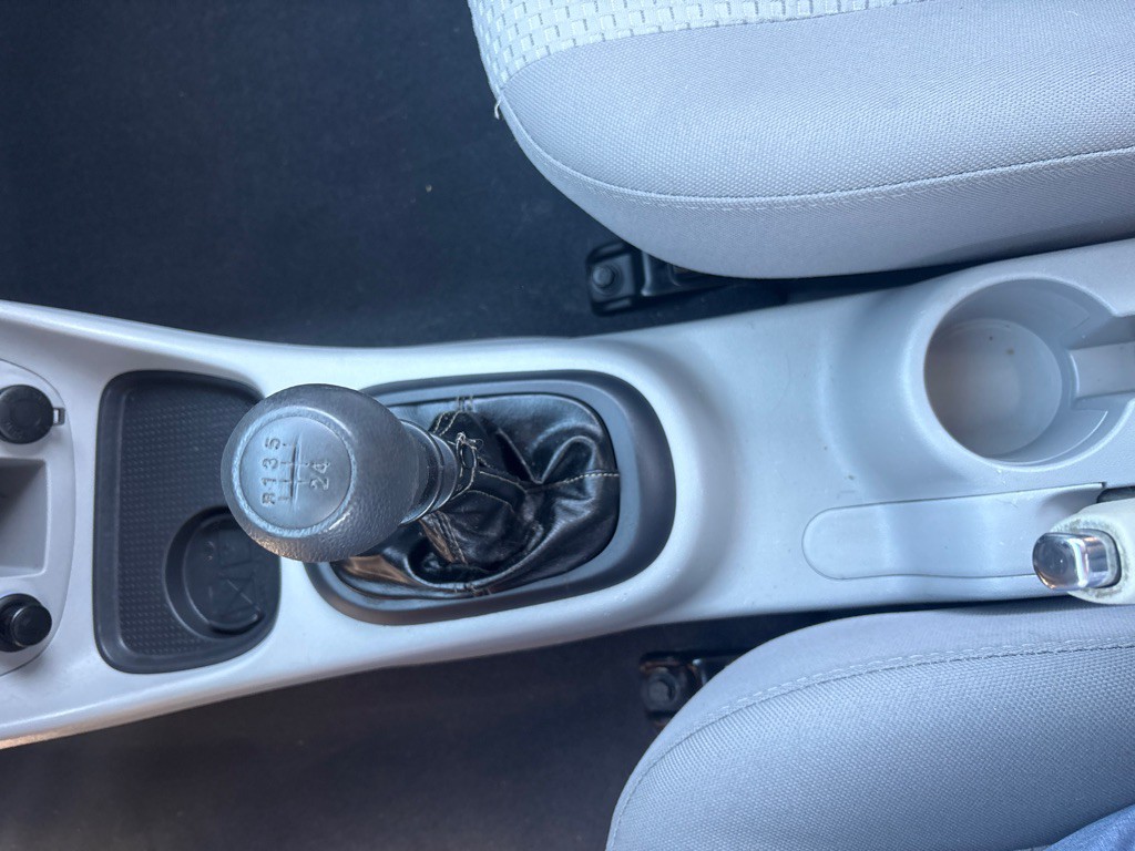 2009 Hyundai Accent Image 16