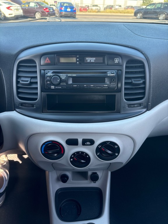 2009 Hyundai Accent Image 17