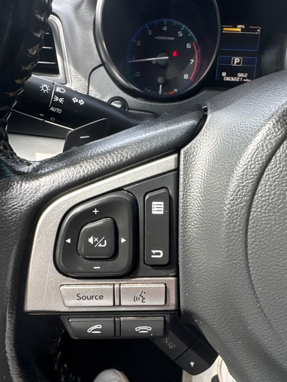 2016 Subaru Legacy Image 16