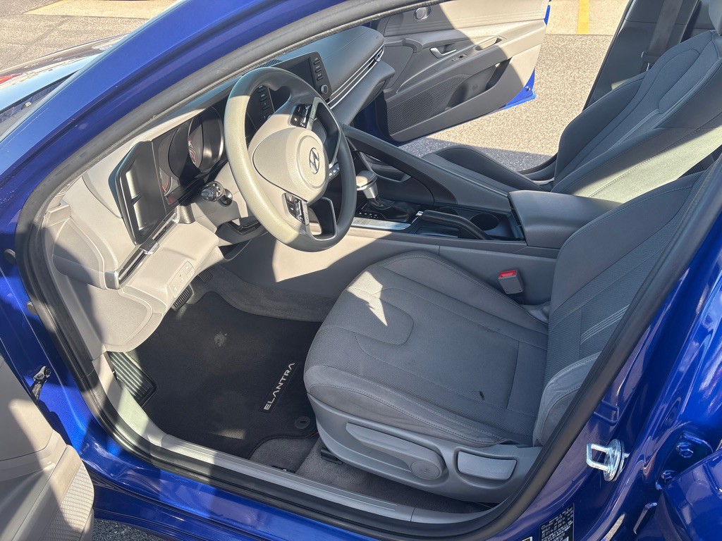 2021 Hyundai Elantra Image 12