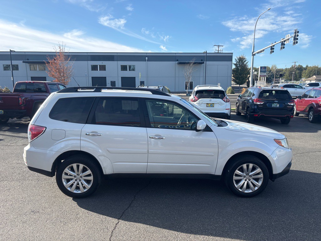 2013 Subaru Forester Image 6