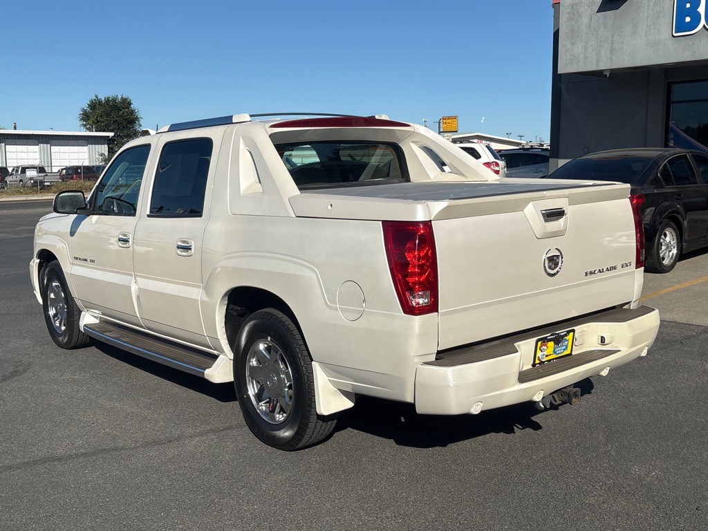 2004 Cadillac Escalade Image 3