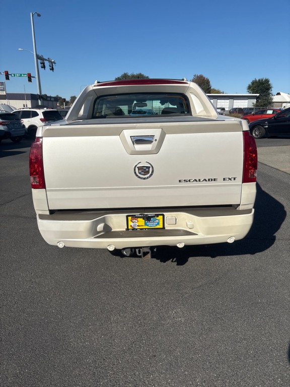2004 Cadillac Escalade Image 8