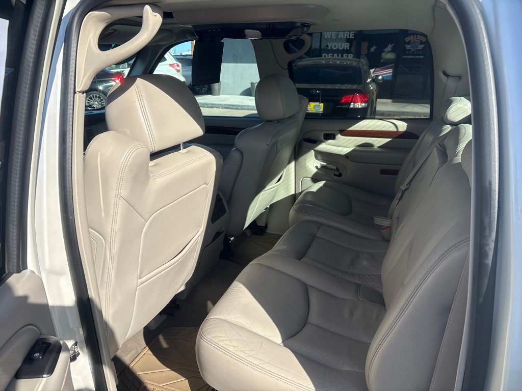 2004 Cadillac Escalade Image 14