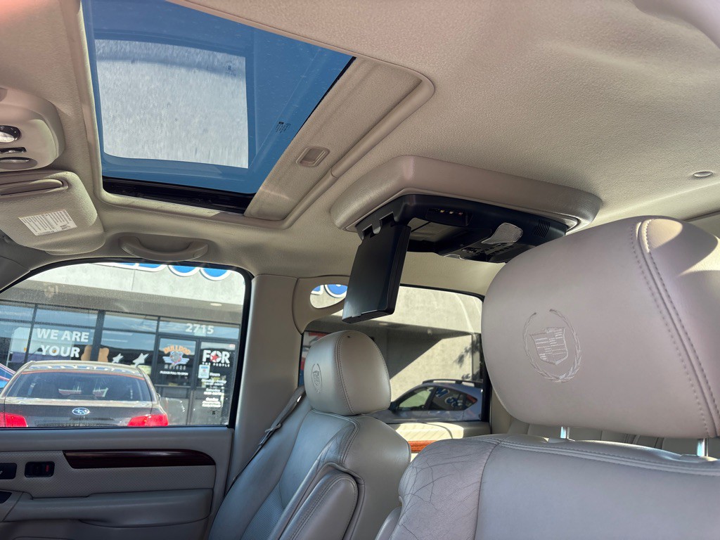 2004 Cadillac Escalade Image 15