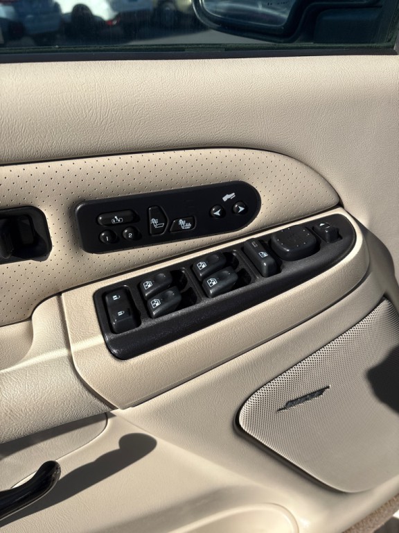 2004 Cadillac Escalade Image 16